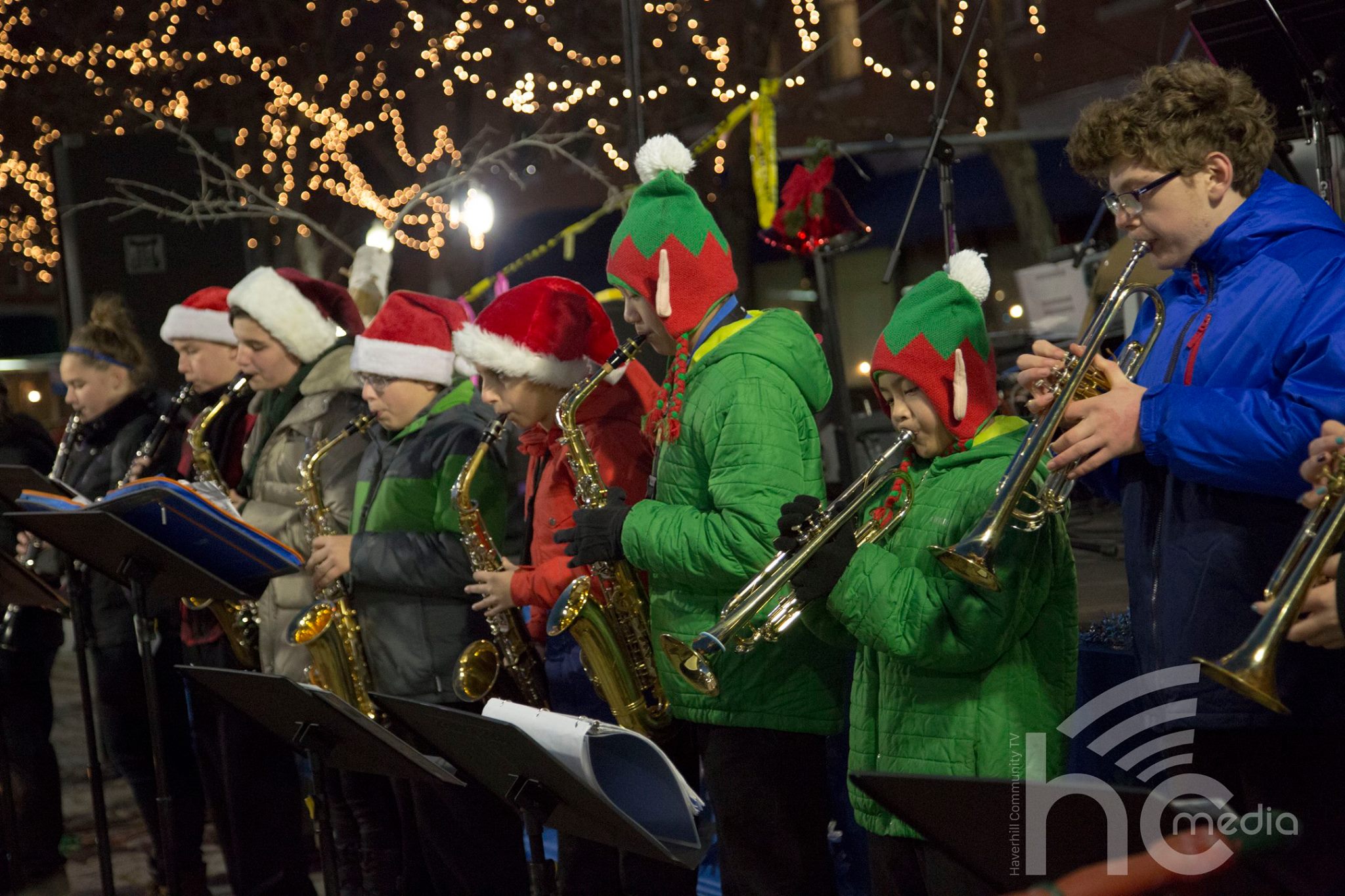 middle-school-band-at-christmas-stroll